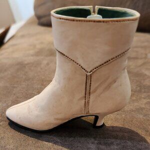 Just the RIght Shoe Ingenue Box Shoe figure